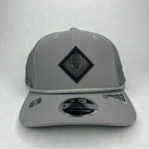 NWT New Era 9Fifty Las Vegas Raiders Grey Leather Logo Trucker Snapback Hat